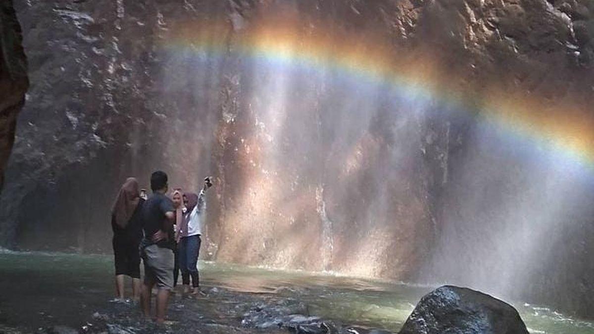Mengintip Pesona Curug Ibun Pelangi Majalengka: 'Green Canyon' Eksotis yang Bikin Terpukau!