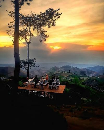 Menikmati Pesona Bukit Mercury Sayang Kaak Majalengka: Negeri Cantik di Lereng Ciremai!