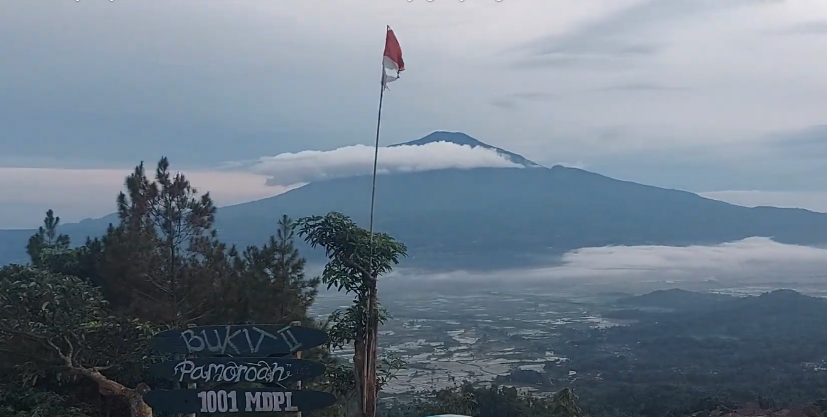 Panduan Lengkap Pendakian Gunung Ciremai via Apuy & Sadarehe: Taklukkan Puncak Tertinggi Jawa Barat!