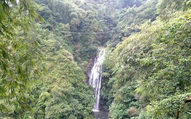 Menjelajahi Pesona Curug Muara Jaya Majalengka: Air Terjun Bertingkat di Kaki Gunung Ciremai